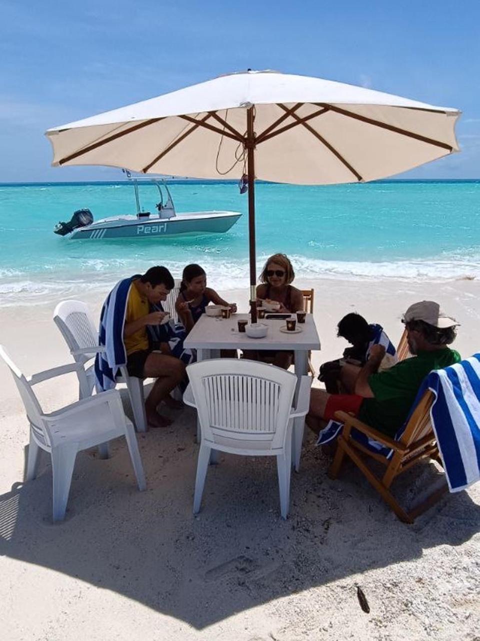 אולהובלי - דהאלו אטול Rindali - The Speedboat From Male To The Hotel Departs At 1130 Every Monday Thursday And Saturday And From The Hotel To Male At 0630 And Five Domestic Flights Are Available Every Day מראה חיצוני תמונה